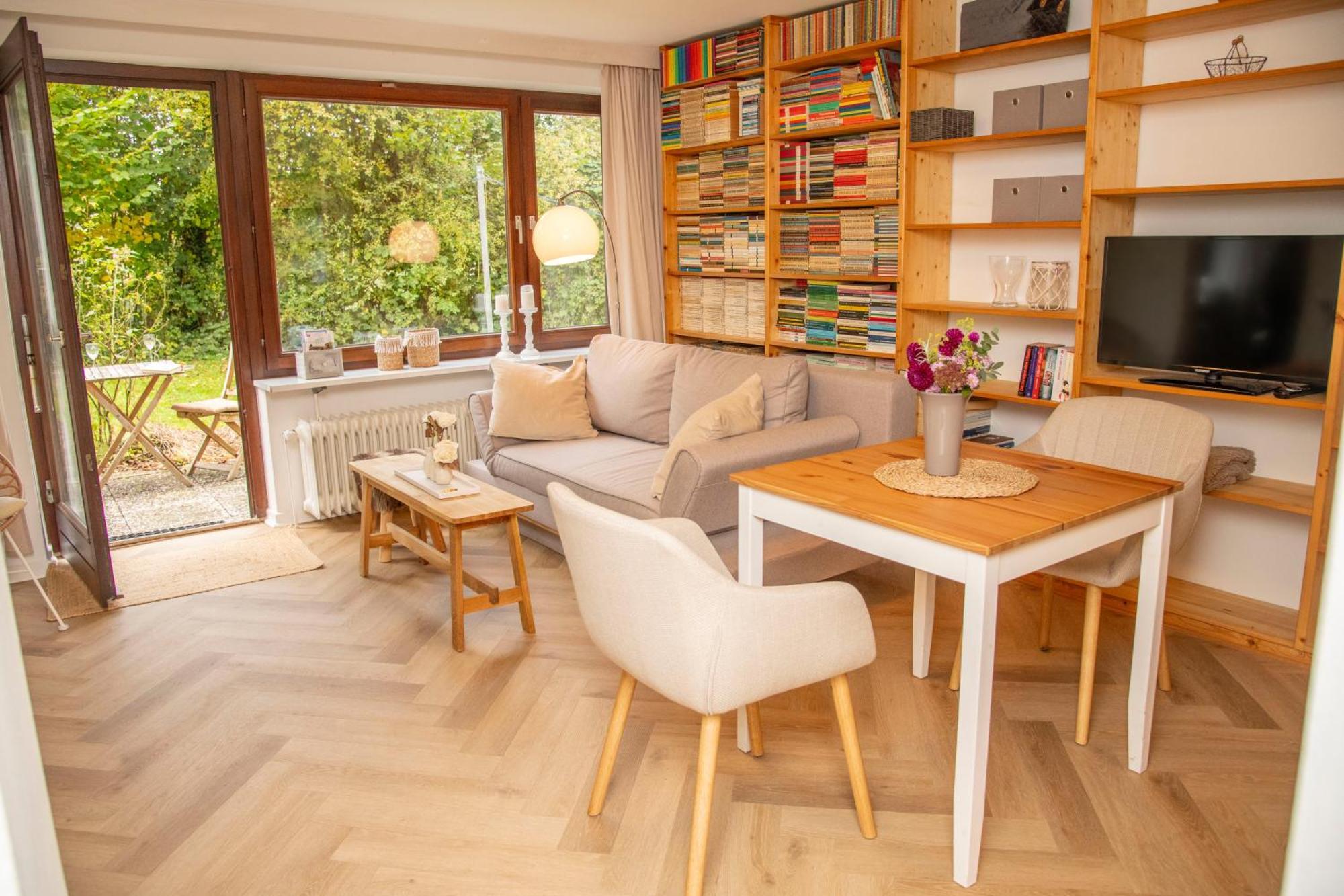 Mitten Im Gruenen - Apartment Mit Wohlfuehlcharakter In Stadtrandlage Eutin Exterior photo